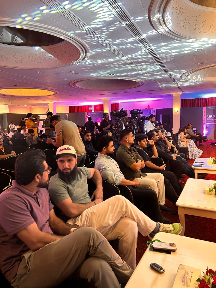 MashaNoor0's tweet photo. Every cricket legend started with one opportunity. 🏏 Today, #BeTheNext creates that opportunity for thousands of aspiring players across Pakistan.
#bethenext #youarethenext #ajmeribarihai #nextispersonal #letsproveit #aiknayadin https://t.co/dfmGIjBC1v