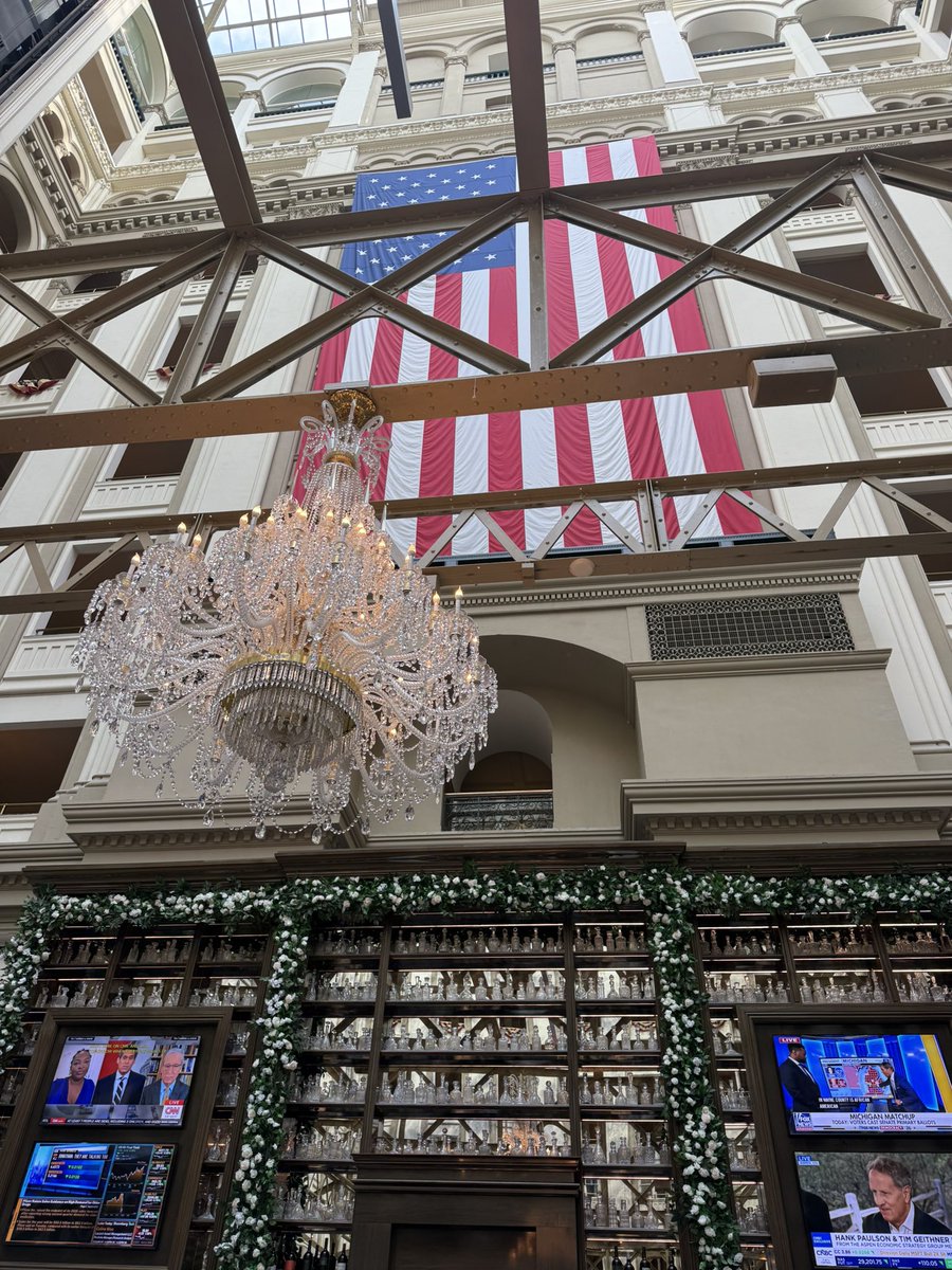 dogladyslp's tweet photo. Celebrating our country’s 250th and taking some family trips has made this summer feel so special and memorable 🇺🇸❤️ https://t.co/B1M3yGti7q