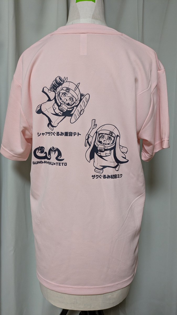 tachuco_mopuko3's tweet photo. 少ないですがTシャツ展示します！
背面が『ザクぐるみミク＆テト』と、『ザクⅡ』の物です！
よかったら見て行ってくださいm(_ _)m https://t.co/qni9UyYqGM
