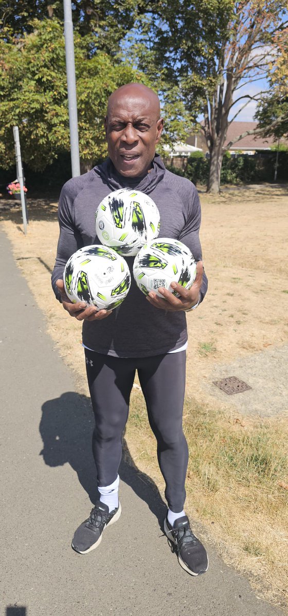 frankbrunoboxer's tweet photo. Evening so you are walking with a couple of your mates in an open piece of ground and a football is sitting there, no one about do you ignore it or kick it to your mates? So I have been asked to place some footballs all over the place and today did so in Leighton Buzzard Bedfordshire. If a small game of football between a few people means they wont be up to other things in the park it gets my thumbs up so these went to Pages Park Billington Rd, Leighton Buzzard LU7 4TG and Astral Park Johnson Dr, Leighton Buzzard LU7 4AY they will be gone by now but look out. You CANNOT beat a bit of exercise have a good night
