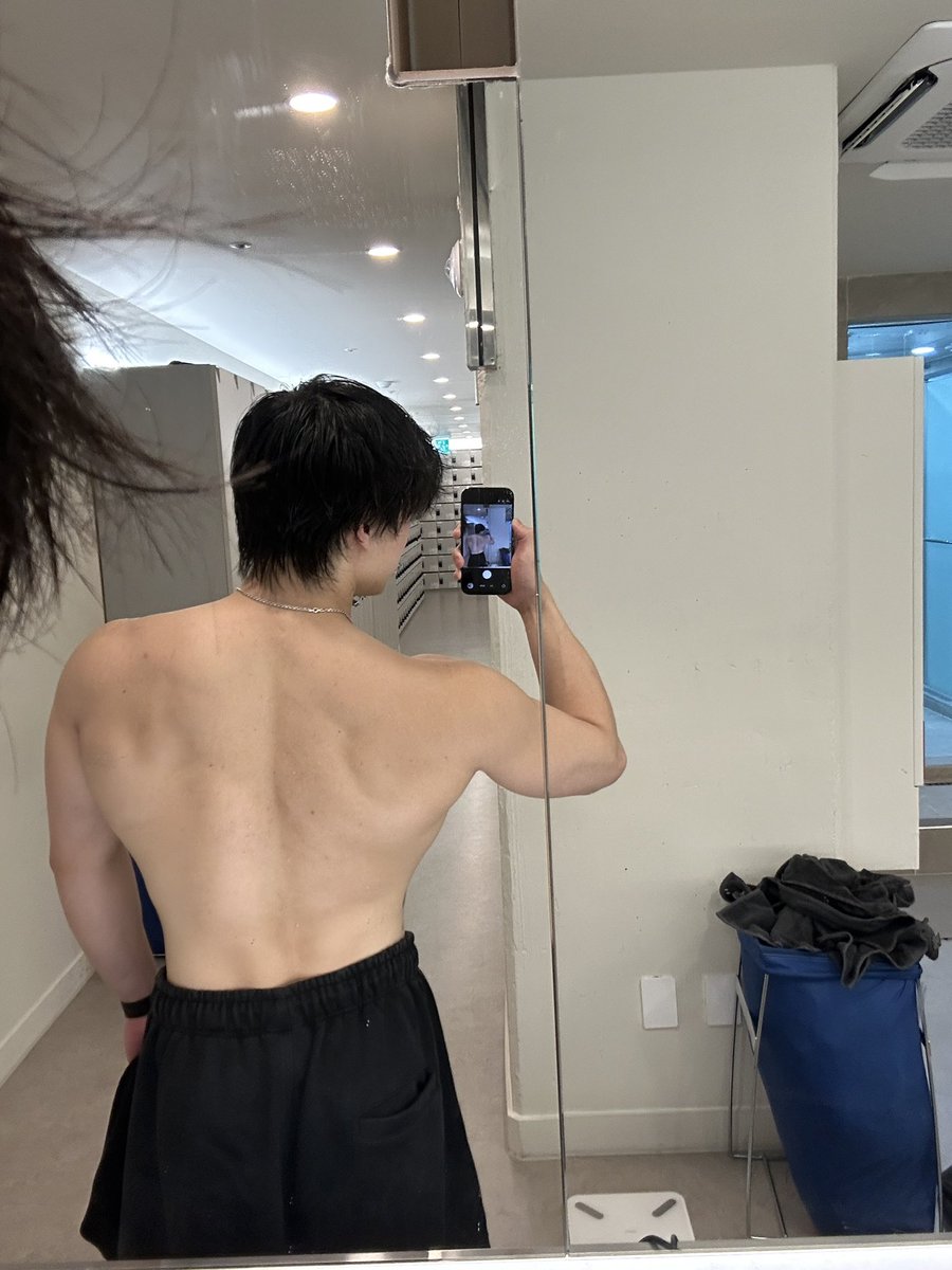 eddddddd69740's tweet photo. 몸 좋아지긴 했구만 https://t.co/b0MLv9b2i4