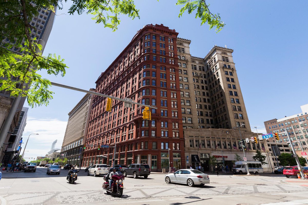 TheCLE's tweet photo. Explore 9 architectural gems on this self-guided walking tour of Downtown Cleveland at the link: https://t.co/4zLgtnkJMO

Pro tip: Grab lunch on East 4th Street between stops or relax in Public Square.

#thelandforlife #selfguidedtour #walkingtour #architecture #architecturetour https://t.co/W5yFEfGTC9