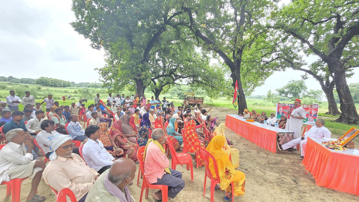 PawanMks's tweet photo. सुलतानपुर। दिनांक 06.08.2026 को लम्भुआ विधानसभा क्षेत्र के अंतर्गत बदरुद्दीनपुर, भदैयां में पूर्व प्रधान हरीराम निषाद व सेठी निषाद के संयुक्त नेतृत्व में रिमझिम बारिश में निषाद जागरूकता सम्मेलन का आयोजन किया गया।
@yadavakhilesh  @mediacellsp https://t.co/T4tFBNqcNc