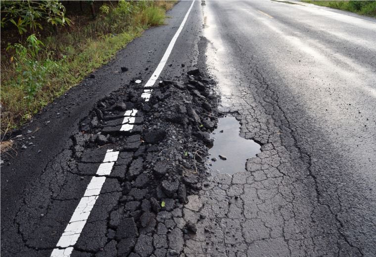 imehty's tweet photo. @nitin_gadkari 
Sir, the NH between Purnea Zero Mile and Araria is in a very dilapidated condition.Major accidents are happening every day.
Please look into this matter.
Tyres are getting punctured/bursting. There are very big potholes." https://t.co/fGfWiiPXPl