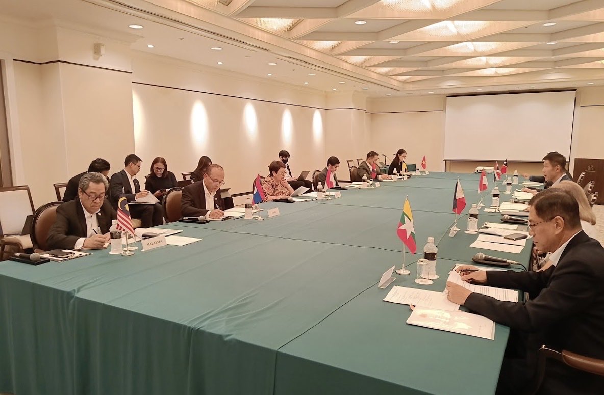 rozianghani's tweet photo. Attended the 330th ACT Meeting in Hiroshima. ASEAN ambassadors exchanged views on recent political and economic developments in 🇯🇵. Also received briefings by the Chairman of the Hiroshima ASEAN Association and the Director of the Hiroshima Peace Memorial Museum
@MYEmbassyJapan https://t.co/fR6kFSMHMB