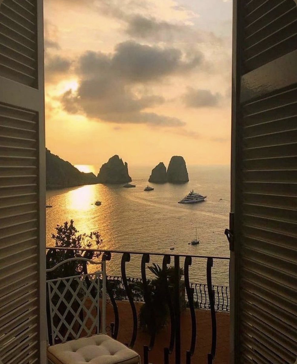 W0rld2026's tweet photo. Capri, Italy 🇮🇹 https://t.co/LvUTWaD25X