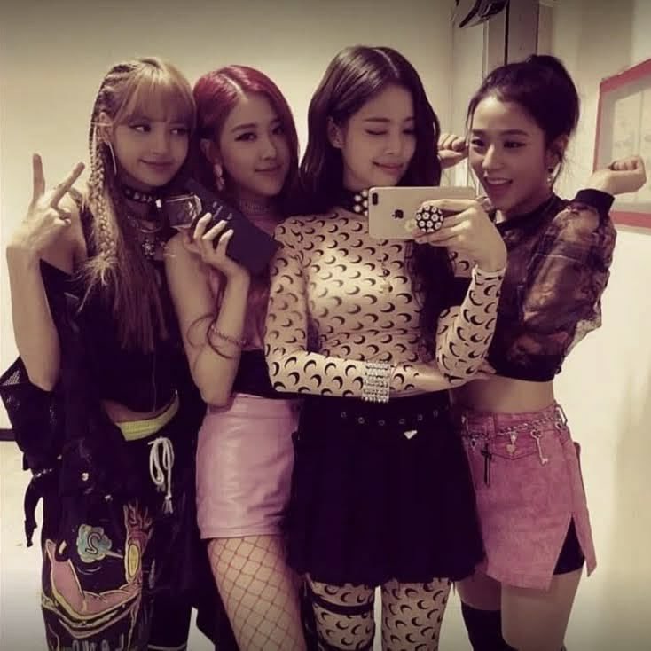 PINKSOOYAAA___'s tweet photo. https://t.co/EXZETmjw5P