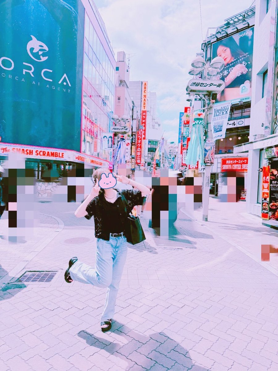 rm31418's tweet photo. 🗼レポ④
渋谷の聖地巡礼はマネキンナイトフィーバー🪩✨
EDここで合ってる？？景色変わり過ぎてわからない🪩
ファミクラとLEO様も拝んで参りました🎠
ゆせの広告が出てた通路も通ったけど写真は撮らず😶
テキトーの2Fも行けばよかった😶

#ネッチョ
#HighFever
#CANNONBALL
#LEO様 https://t.co/QW96cBBJBe