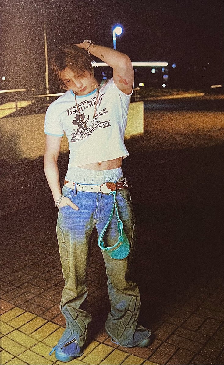 love4yji's tweet photo. this jeongin picture from the photobook.. https://t.co/p314tjZ9Ii
