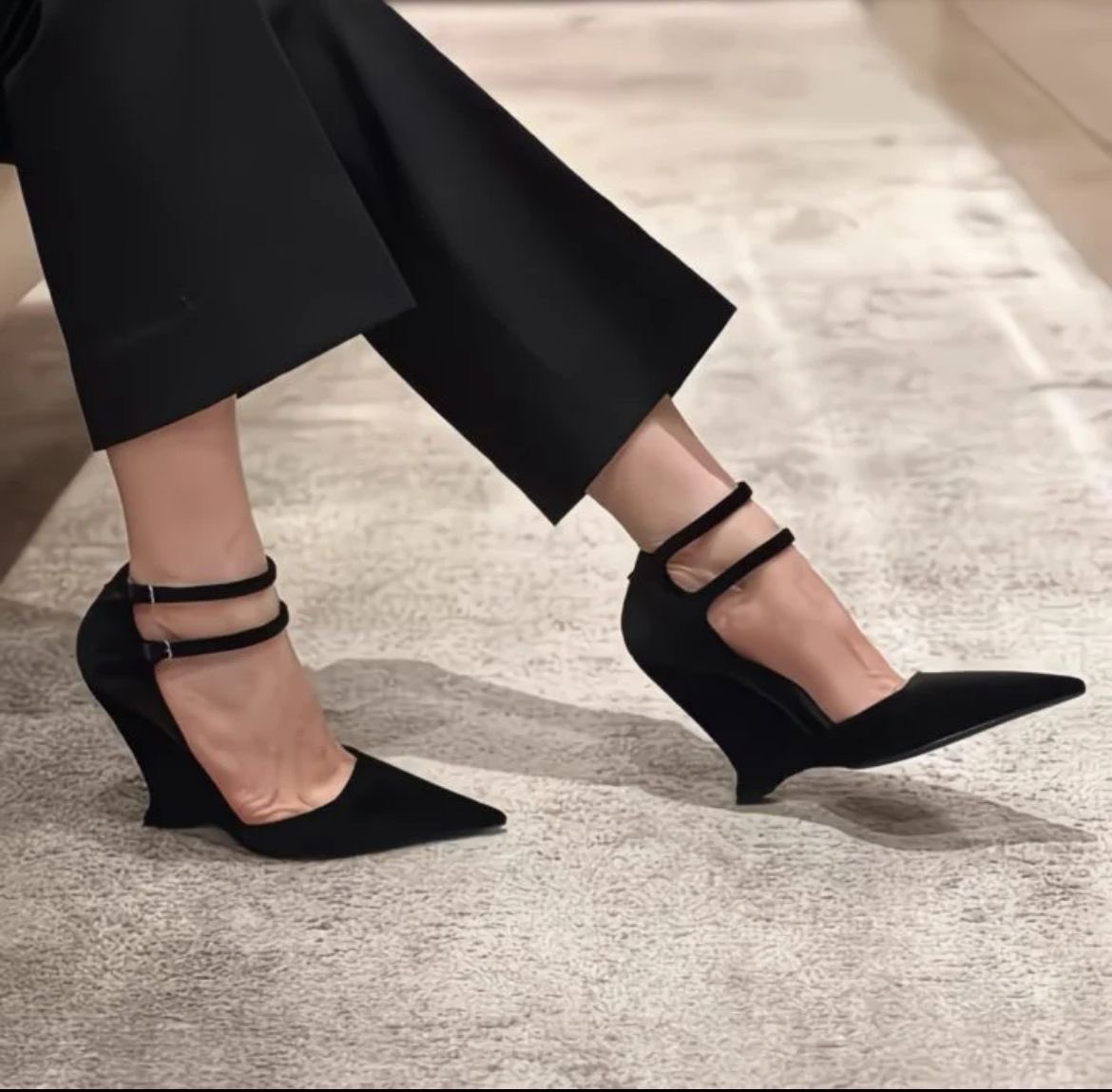 Eveboards's tweet photo. Obsessed with this black Ferragamo https://t.co/7VA0q7gizw