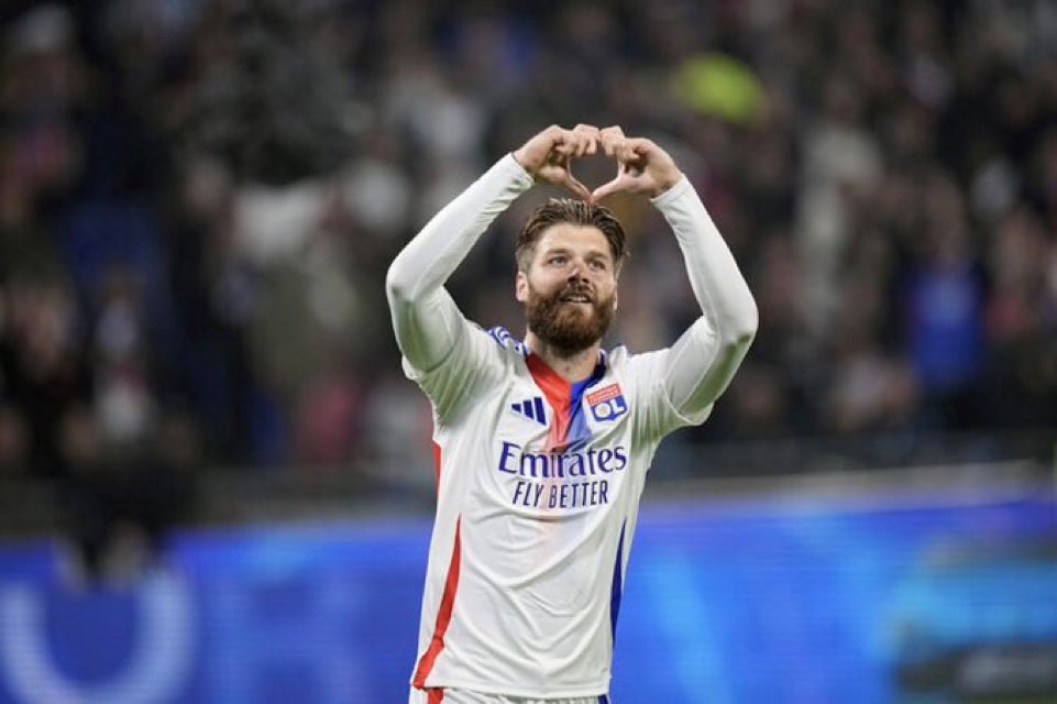 _FOOTINFO_1's tweet photo. 🚨 EXCLU |

🦁 L’OL pourrait résilier le contrat de Duje Caleta-Car ! https://t.co/0RBB40JS2I