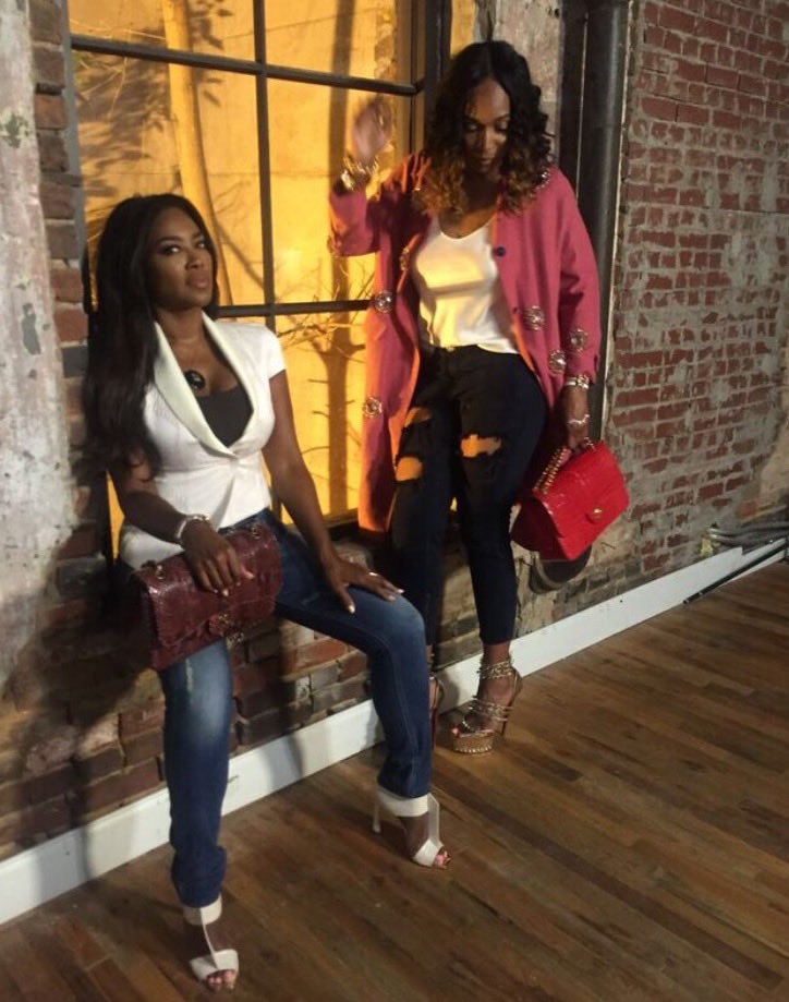 TheRhoaTalk's tweet photo. Can we get into Kenya &amp; Marlo back in 2015?! 😩 #RHOA https://t.co/UITDelAGKn