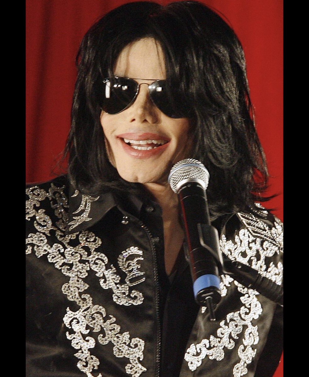 ayomiposi1801's tweet photo. Rosie O’Donnell was once known as one of Michael Jackson’s celebrity friends, but her opinion changed years after his death. After watching Leaving Neverland in 2019, Rosie said she believed the men who accused Michael of abuse and admitted that the documentary completely changed the way she viewed him.

Her comments surprised many people because she had publicly supported Michael in the past. While some praised Rosie for speaking honestly about her changed perspective, many of Michael Jackson’s fans strongly criticized her and felt she had turned against someone she once defended. Her remarks became another major talking point in the ongoing debate over Michael Jackson’s legacy.