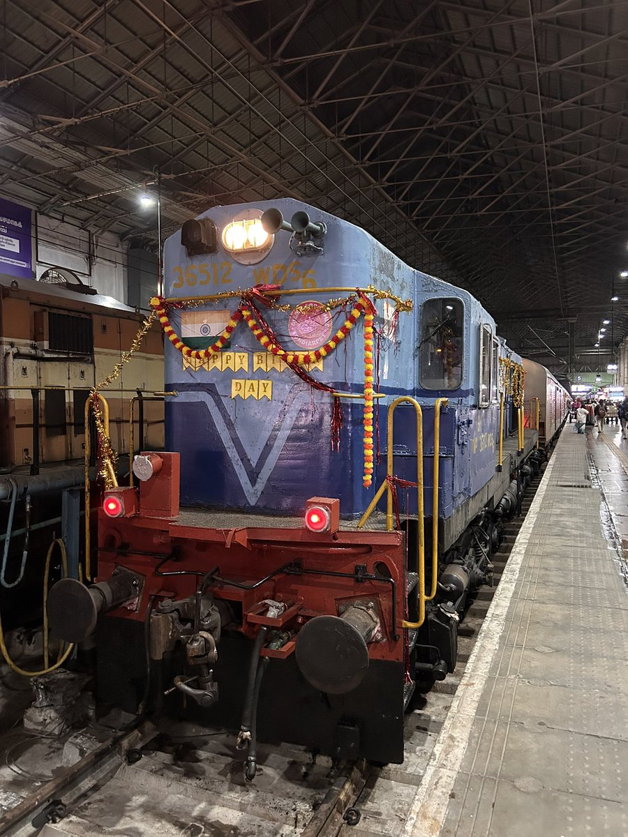 PantryCar's tweet photo. SO HAPPY TO BE PART OF THIS HISTORIC JOURNEY!
50 Glorious Yrs of 12621 Tamil Nadu Super Fast Exp 🥹♥️
Travelling till Bhopal! Long Weekend Begins!
Thanks to @GMSRailway for implementing of our requests within a short span of time.
#IndianRailways #IRFCA #TamilNaduExpress https://t.co/nMgSgs0jgs