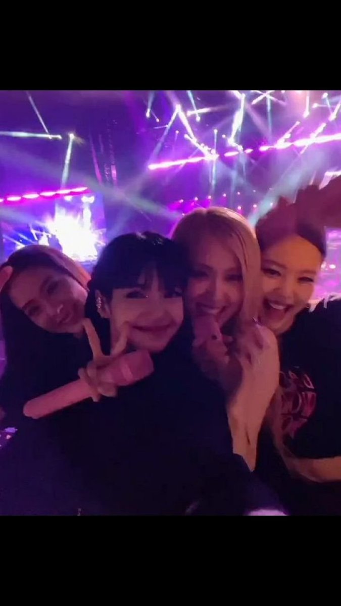 mh_x15's tweet photo. My girls OMG 10 years I can't believe, I hope it gets 10 years also @BLACKPINK
#BLACKPINK
#BLACKPINK10thAnniversary #BLACKPINK_FOURever
#10YearsWithBLACKPINK 
#10주년_블랙핑크_포에버 https://t.co/T0FxX3JH4V