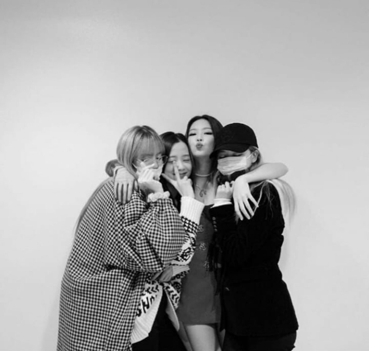mh_x15's tweet photo. My girls OMG 10 years I can't believe, I hope it gets 10 years also @BLACKPINK
#BLACKPINK
#BLACKPINK10thAnniversary #BLACKPINK_FOURever
#10YearsWithBLACKPINK 
#10주년_블랙핑크_포에버 https://t.co/T0FxX3JH4V
