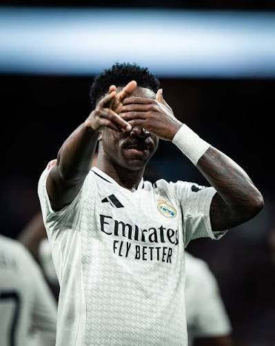 RMadrid_actu's tweet photo. 🚨 Yan Diomande : "La célébration que je ferais pour mon PREMIER BUT ? Celle la." 🔫👀

Vini x Diomande, ça va faire MAL. 🔥 https://t.co/8gcEwHHSIm