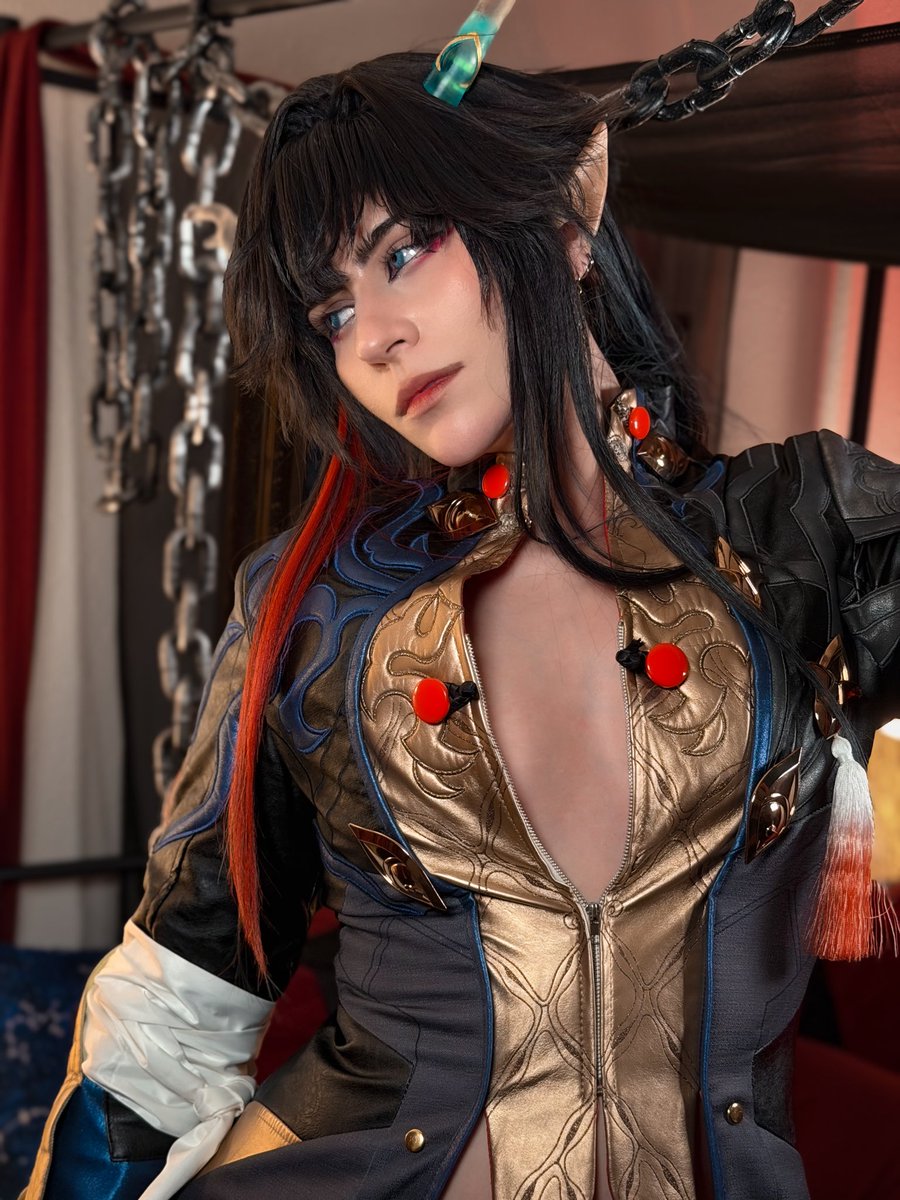 AKrCosplay's tweet photo. Imbibitor Lunae x bf hoodie vibes https://t.co/xXKdFOu6lv