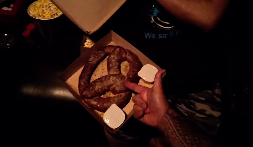 theRexiest's tweet photo. AMC really said let's go all out 🍿🥤 — liter cola cup for Super Troopers 3, and my bruddah got a pretzel so big the lady said it's like a steering wheel 🥨😂 Theater experience alone was worth it before the movie even started.
#AMCTheatres #SuperTroopers3 #MovieNight #PretzelGoals #TheaterSnacks