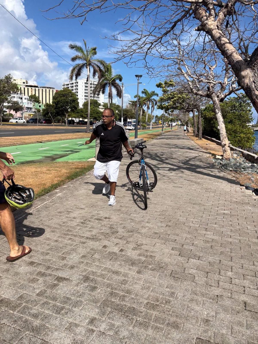 lacted's tweet photo. ALERTA ROBO AGRESI ÓN LAGUNA DEL CONDADO

Hoy a las 9:30am
Trataron de apuñalar a vecino alrededor de la Laguna del Condado para robarle.  

Sin agua + Sin luz + Sin seguridad = MACONDO
CONDADO EDITION
#perobarrimos https://t.co/DeNrxVyTqD