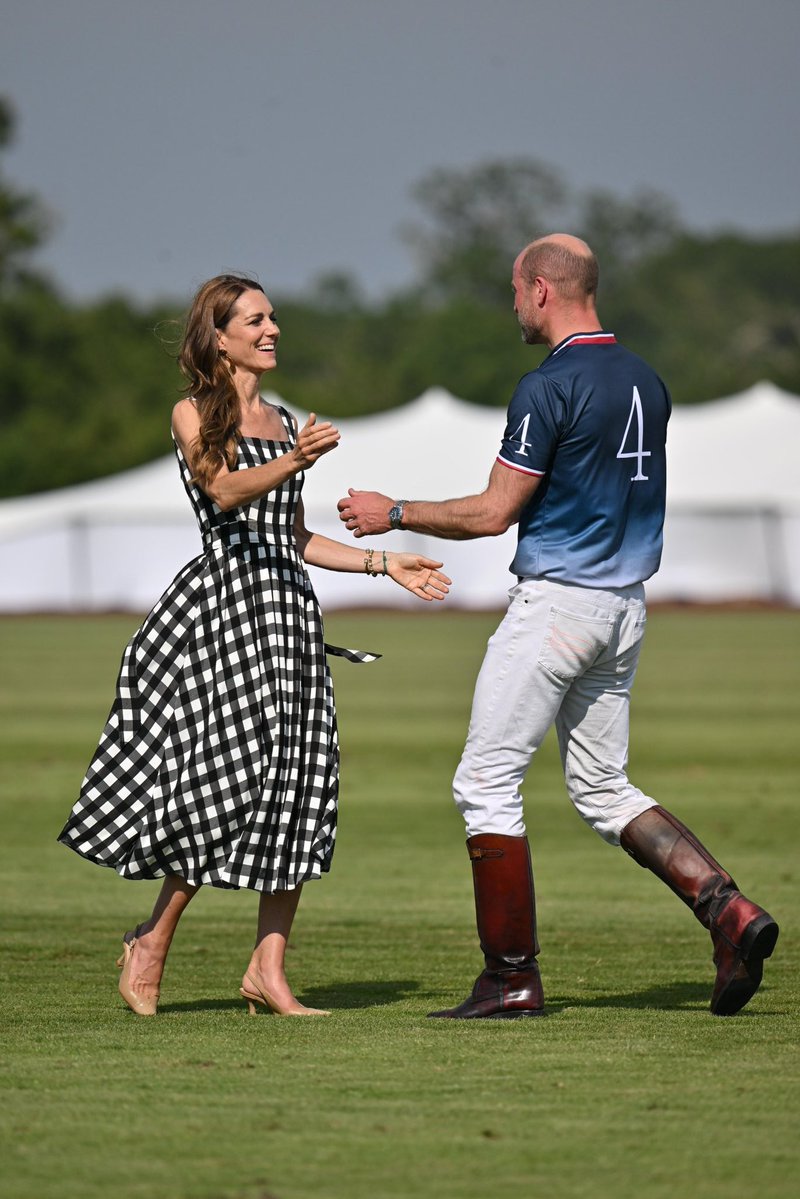 HELENNMCCRORY's tweet photo. missing my royal couple https://t.co/4LfGpY8iab