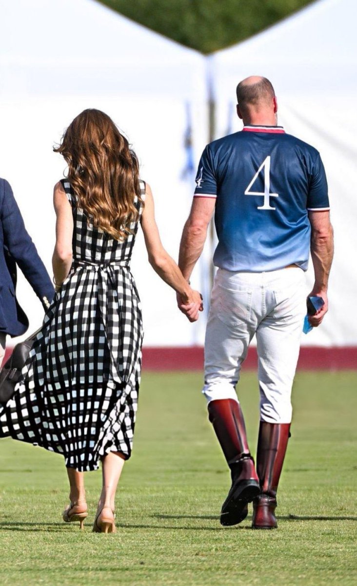 HELENNMCCRORY's tweet photo. missing my royal couple https://t.co/4LfGpY8iab