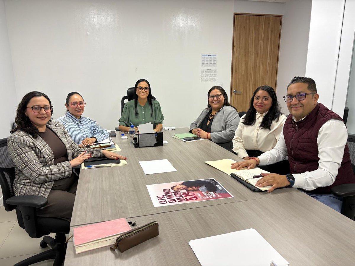 CitlaHM's tweet photo. Nos reunimos con la Comisión Nacional de Honestidad y Justica y la presidenta del @PartidoMorenaMx, la compañera @A_MontielR.

El respeto a nuestros principios, a las reglas y nuestros estatutos son fundamentales para seguir fortaleciendo a nuestro movimiento como la única esperanza de México y el partido favorito del pueblo.