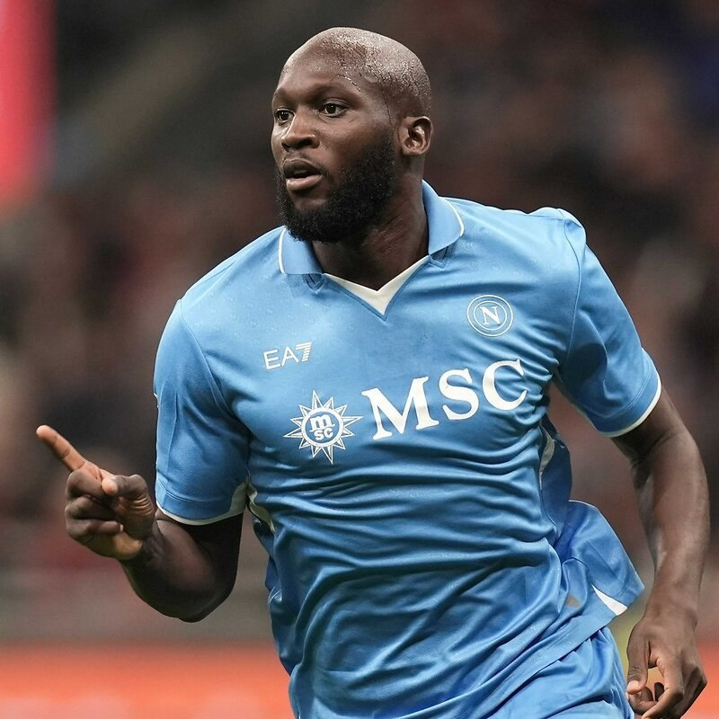 mostbethaber's tweet photo. ⚽️ Romelu Lukaku için Süper Lig devleri devrede!

👀 Fenerbahçe şartları incelerken, Trabzonspor'un teklifine tecrübeli golcü mesafeli yaklaştı. https://t.co/BZOGb1Zjcf
