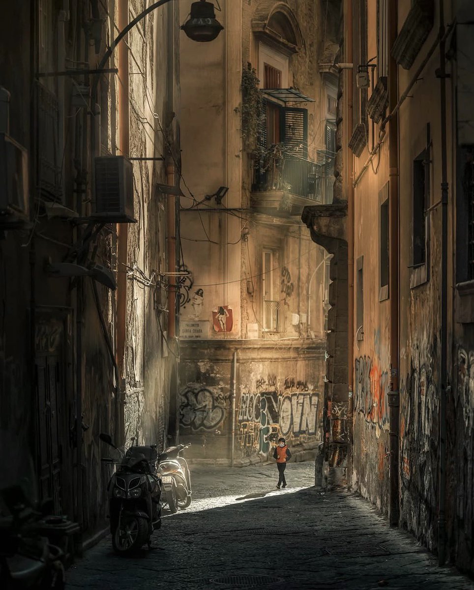the_gpc_'s tweet photo. Golden hour over Naples 📸
By: krystof https://t.co/ys7E9G0pNa