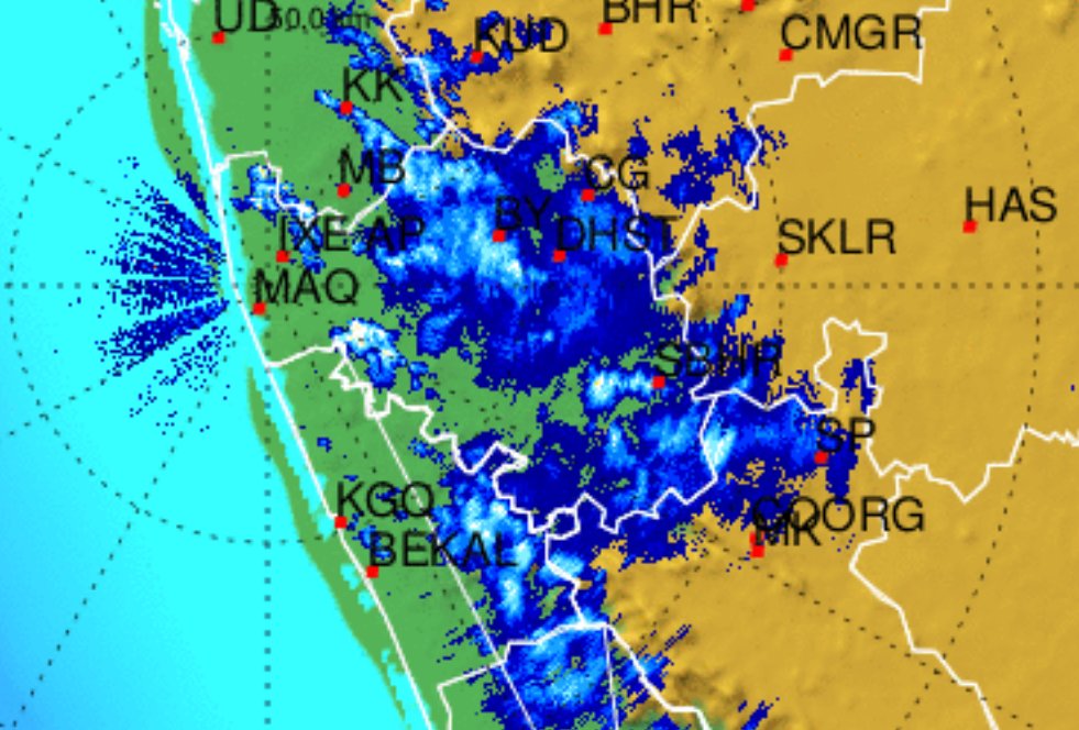 namma_vjy's tweet photo. 9.00PM: Lovely satellite image as we head into late night.

DK Windward areas and parts of Chikkamagaluru, Hassan, Kodagu engulfed by Rainbands.

#KarnatakaRains https://t.co/GogN9R3VDy