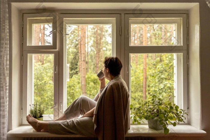 IrisCaroliwowf's tweet photo. Cozy Sunday morning in: sipping warm coffee, wrapped in a soft blanket, and watching light filter through the window. Perfect small joy for staying home.， https://t.co/gLu75eHaWr