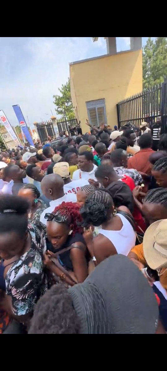 Labayo256's tweet photo. Fans flood Kolo Independence grounds to attend Ray G's concert.
Is Ray G still a regional artist?
#labayo https://t.co/Ce8jqKUird
