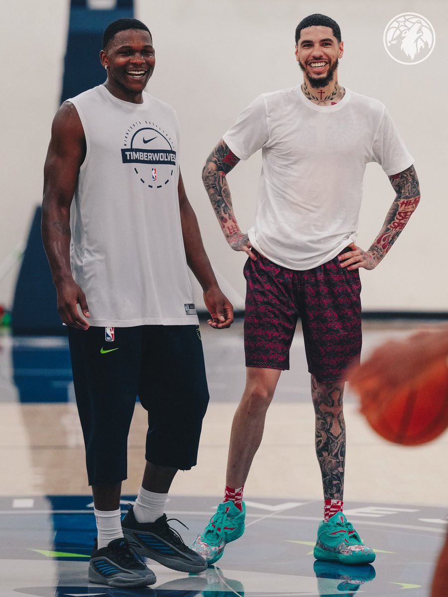Timberwolves's tweet photo. offszn work. https://t.co/PBrGvn0pzO