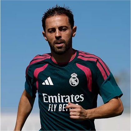 RM4Arab's tweet photo. 🚨🚨 عاجل - كوبي | يعتقد النادي أنه يمتلك ما يكفي من اللاعبين للمنافسة هذا الموسم دون الحاجة إلى تعزيز خط الوسط.

• بيرناردو سيلفا سيلعب كلاعب إرتكاز. ✨🇵🇹 https://t.co/SDRtXPFzmM