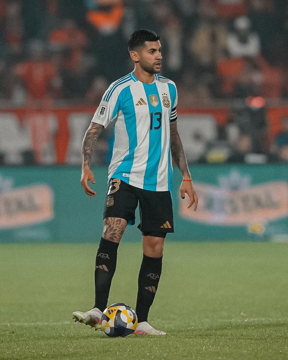 hipi12233's tweet photo. What would your reaction be if Arsenal somehow sign Cristian Romero? 🇦🇷 https://t.co/4me9GFiP9G