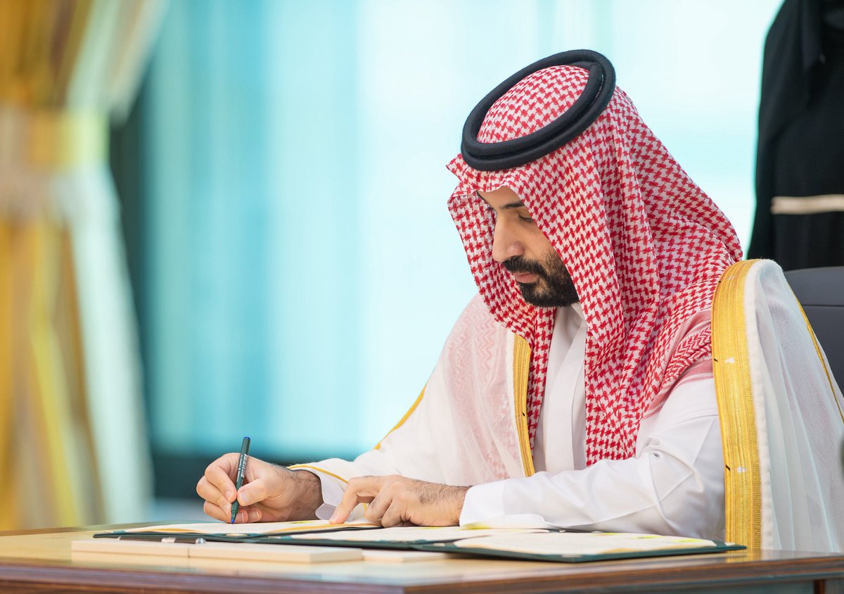 e_alshamani's tweet photo. أعانه الله.. على جبهات عديدة، وفي ملفات لا تهدأ، يقاتل من أجل بلاده؛ لا يكل ولا يمل، ولا تغيب عن بوصلته عزة الوطن ورفعته  🇸🇦 https://t.co/EzkXw9EzZC