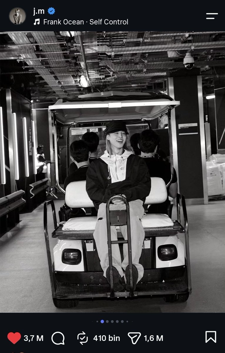 hanorivv's tweet photo. Jimin post atmış ve ben daha yeni fark ediyorum *#%₺@$¥€$&amp;₺ şükürler olsun gelmiş iki göz0mün çiçeğii💛💛💛💛💛💛 https://t.co/WSojgxh7WP