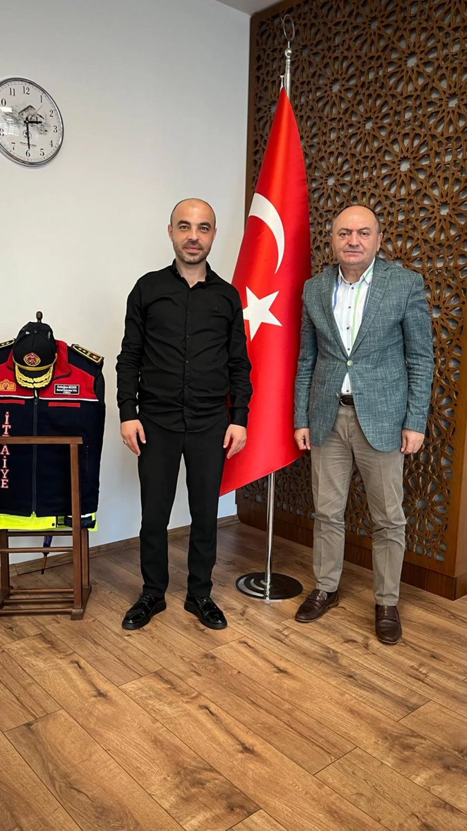Trabzonulku61's tweet photo. İl Başkanımız Ertuğrul Bayrak, Trabzon Büyükşehir Belediyesi Genel Sekreter Yardımcısı Erdoğan Beder' i ziyaret etti. https://t.co/DWFRVIRihb