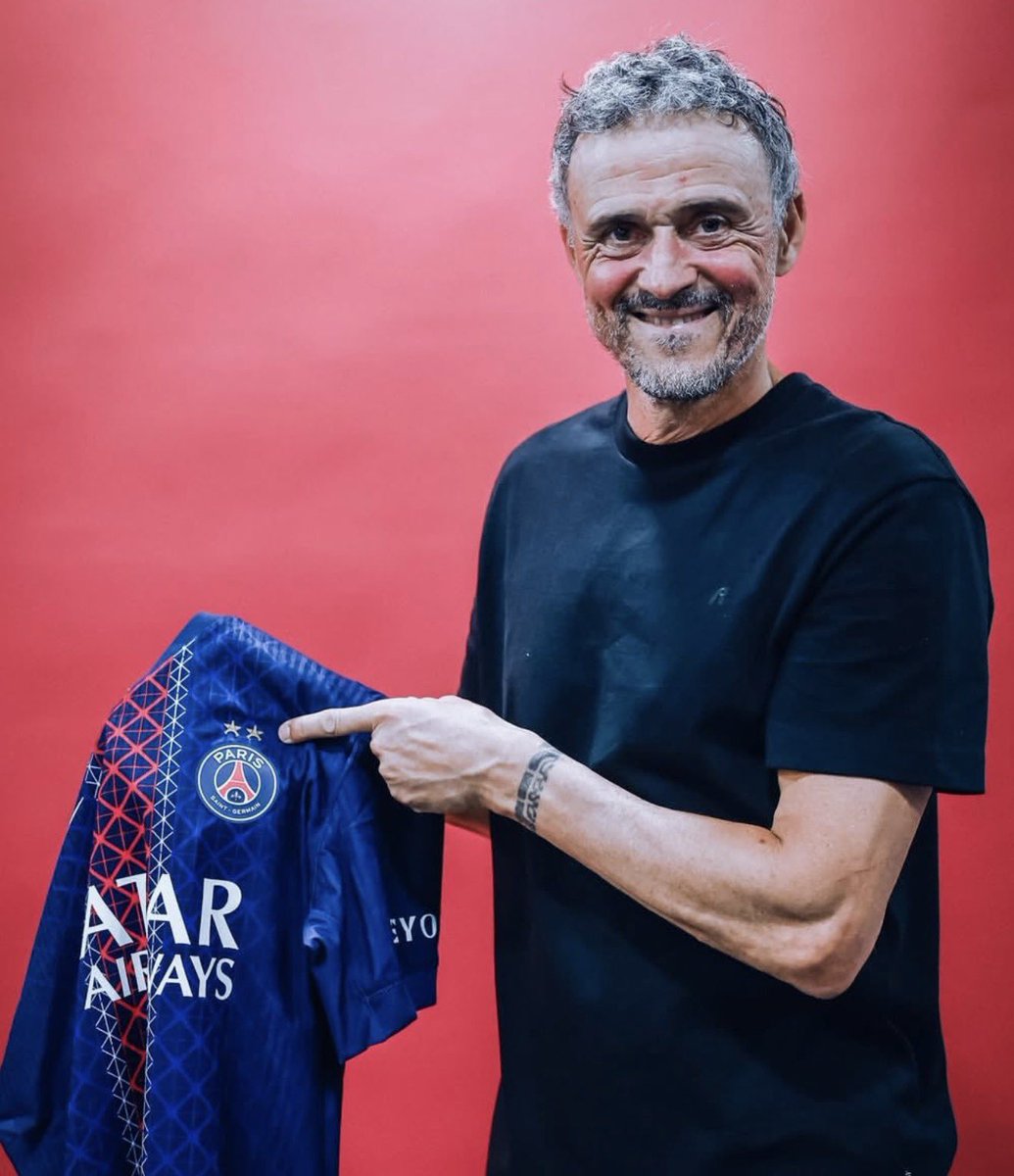 Utdtruthful's tweet photo. 🔙🗣️ Michael Carrick talking about Luis Enrique’s PSG:

“They’re winning, but it’s the way they play that really stands out, The midfield rotations, the constant connections, the quick, short passing… it’s exactly the kind of football I enjoy.

“Then you look at the pace, movement and energy of the forwards. The way they attack space is incredible and, as a midfielder, that’s the dream because you’ve always got options ahead of you.

“You’re constantly involved, always getting on the ball, always looking to play forward and keep the game flowing. That’s the kind of football every midfielder loves.

“They’re simply a fantastic team to watch.”