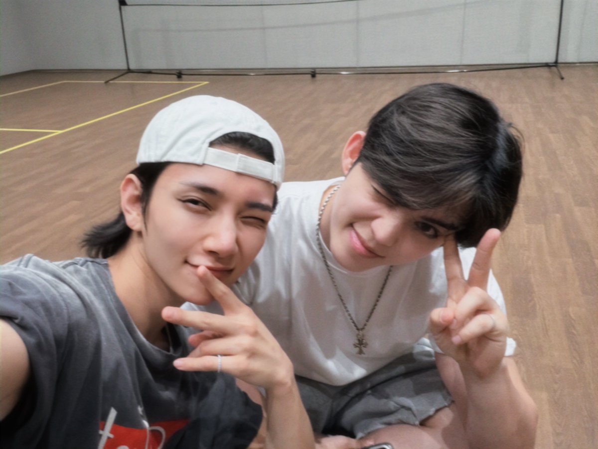 hjszones's tweet photo. cutie cheolshua selfies 🫶🏼

#난_언제나_승철이편_생일축하해
#Its_BOSS_SCOUPS_Day https://t.co/hYQriCcFCx