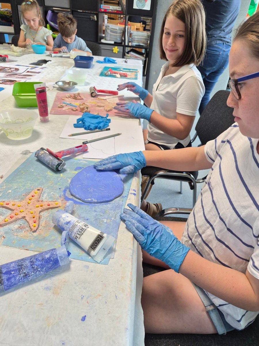 westsidelib's tweet photo. 🎨 Another amazing #SummerStars workshop at the library!
We had a fantastic time getting hands-on with air-dry clay, bringing lots of imaginative creations to life. Well done everyone!
And huge thanks to Niamh for all her hard work helping with the workshop ❤️ 😊
#AtYourLibrary https://t.co/rnZTyqFTVt