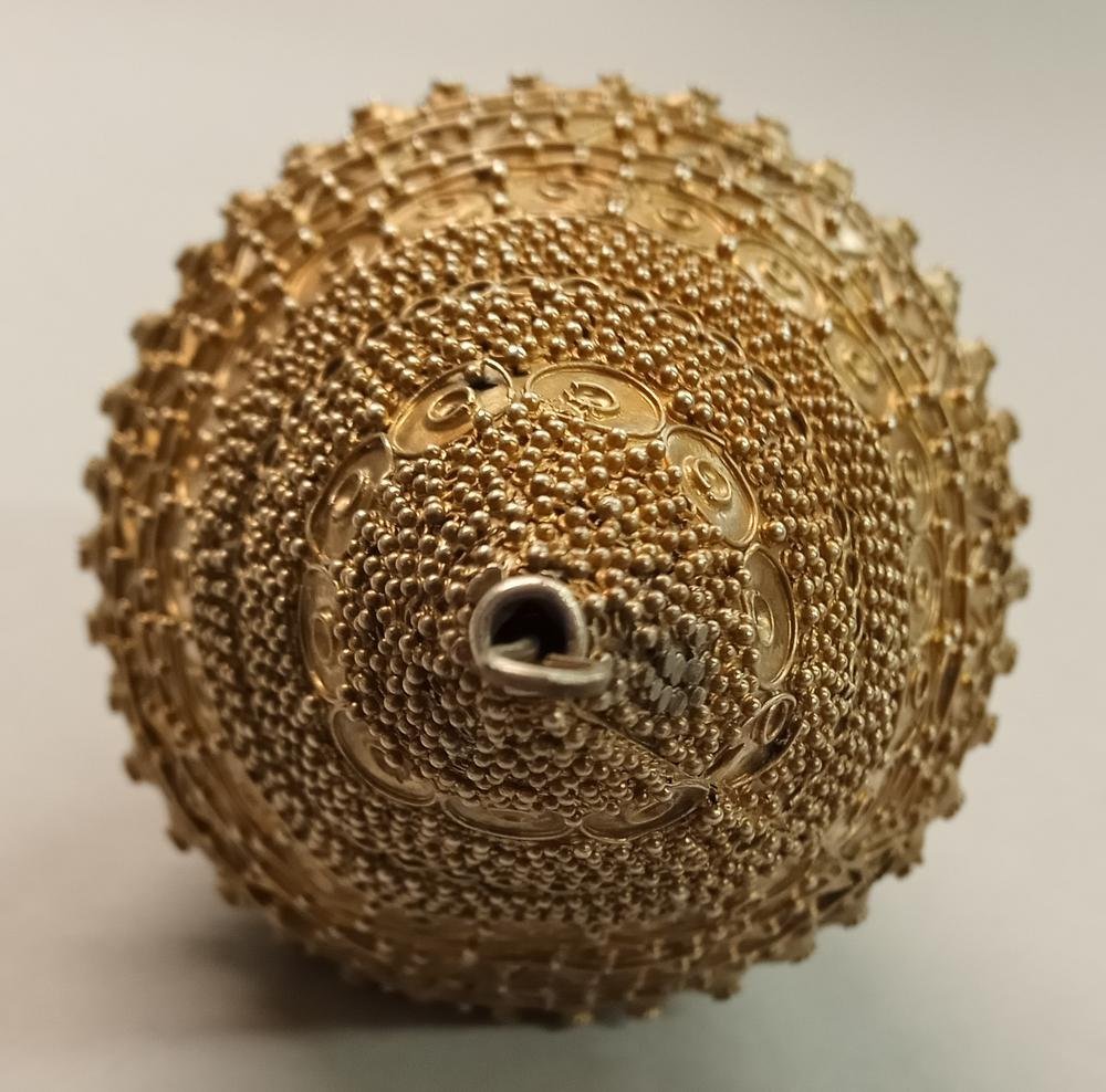 rhaplord's tweet photo. Biconical pendant made of gilded silver
early 20th cent.
Dakar, Senegal.
-British Museum
#randomxt https://t.co/MPhqKe1VkL