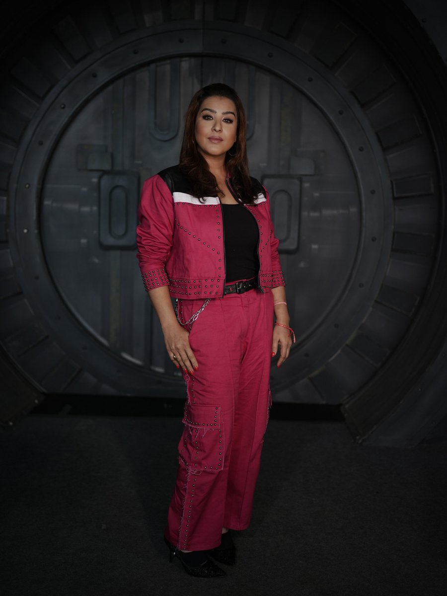 ShrutiKVaidya's tweet photo. Shilpa ji,watching u on the reality show was pure inspiration. Your honesty, strength, and that fearless fire you bring every time..u don't just play the game, you change it. Proud of u always!
For us Shilpa Shinde is Winner🏆

#ShilpaShinde #Shilpa #Lockupp #Lockupp2 #BiggBoss11 https://t.co/hS7S3NQKEF