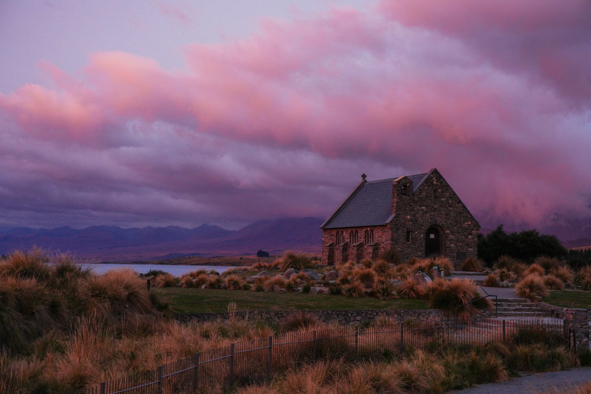 uccudd's tweet photo. 🇳🇿 Tekapo Sunset https://t.co/1ymh03ELz7