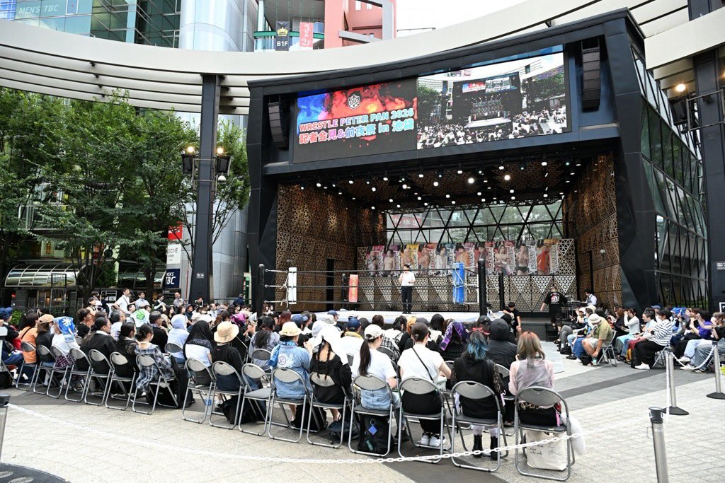 ddtpro_rukiya's tweet photo. 今日は暑い中来てくださり、サイン会も撮影会も来てくださりありがとうございました！！水分とってアイス食べて元気に両国で会いましょう☀️

両国で大きいカード組まれたから
追い込んで頑張るぞ💪

#ddtpro
#WrestlePeterPan https://t.co/YabdVMm916
