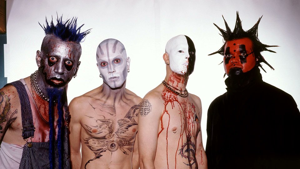 Revolvermag's tweet photo. 👽️ The 5 greatest NU-METAL songs ever — as voted by the fans https://t.co/UF4kjwXr4z https://t.co/aNDsw3Dcbt