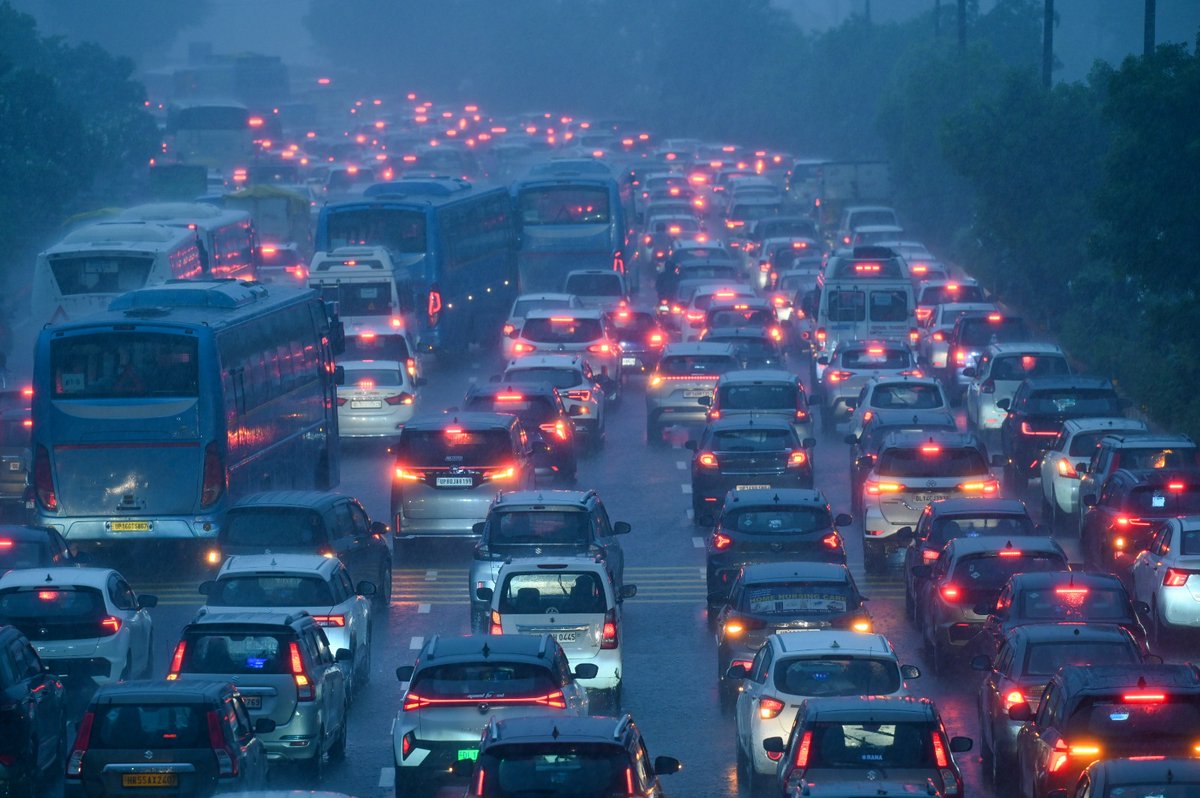 htTweets's tweet photo. #InPhotos | Traffic congestion on the Noida-Delhi route and the Delhi-Greater Noida Expressway following heavy monsoon rainfall in Noida on Friday, August 7, 2026. 

📸: Sunil Ghosh/Hindustan Times 

Stay updated with all the stories that matter — download the Hindustan Times app https://t.co/tEBswBSOzG
