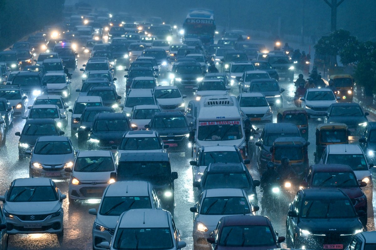 htTweets's tweet photo. #InPhotos | Traffic congestion on the Noida-Delhi route and the Delhi-Greater Noida Expressway following heavy monsoon rainfall in Noida on Friday, August 7, 2026. 

📸: Sunil Ghosh/Hindustan Times 

Stay updated with all the stories that matter — download the Hindustan Times app https://t.co/tEBswBSOzG