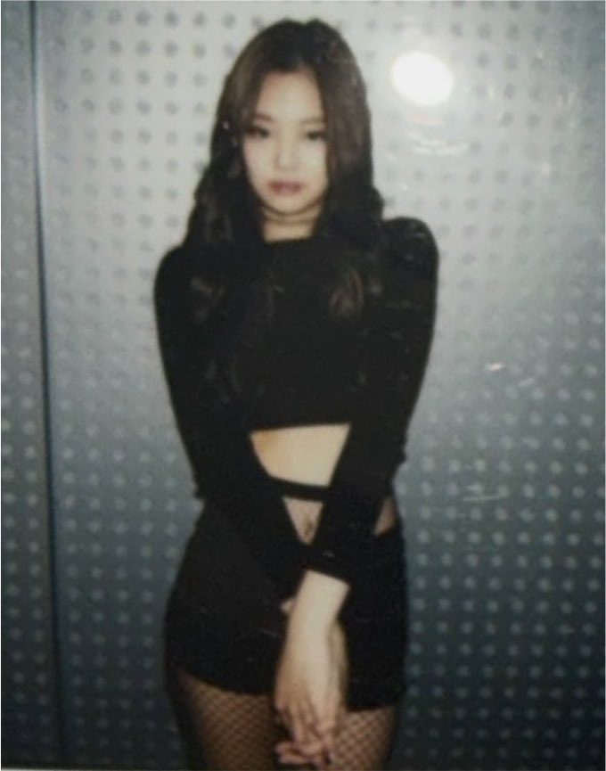 tjruby_'s tweet photo. #JENNIE 10th Anniversary Message Card

To. BLINK
เวลาผ่านไปจนถึง 10 ปีแล้วสินะ ทุกช่วงเวลาที่เราได้หัวเราะ ร้องไห้ และเติบโตไปด้วยกัน ล้วนเป็นความทรงจำที่มีค่าสำหรับฉันจริง ๆ ขอบคุณจากใจจริงนะคะที่คอยอยู่เคียงข้างและส่งกำลังใจให้ฉันจากที่เดิมเสมอ - Love Jennie https://t.co/fii5hChVvj