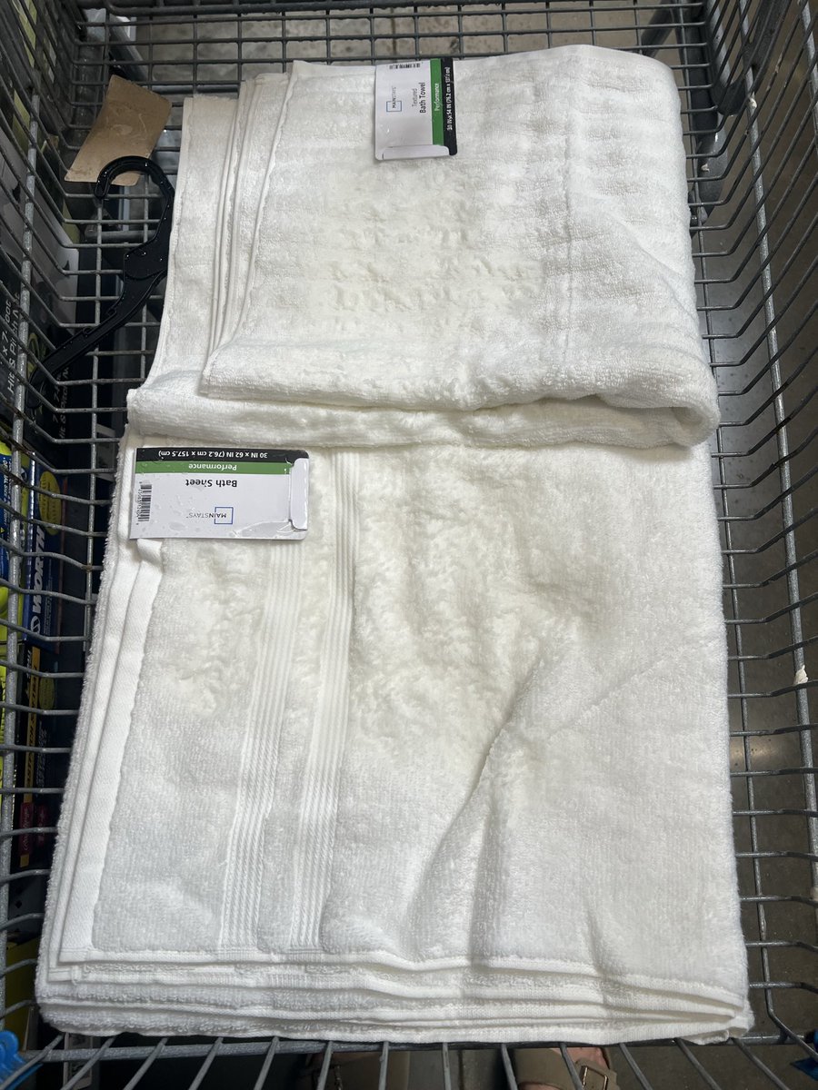 PeeingSteve1's tweet photo. White Towels - IYKYK 😜

Yep the return of in store white towel staining. “Ava” asked for a risky pee, here you go hottie. https://t.co/vdHT1ZQDIU